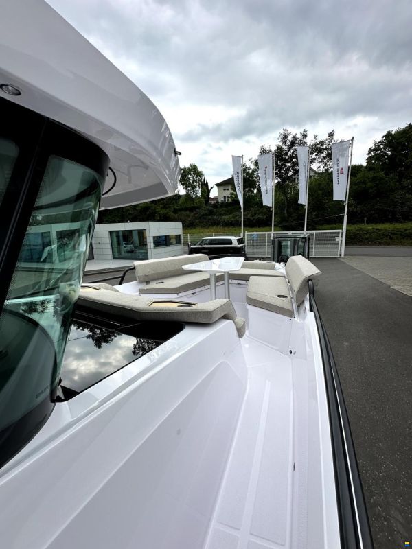 Axopar 29 Cross Cabin