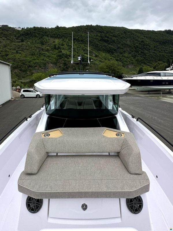 Axopar 29 Cross Cabin