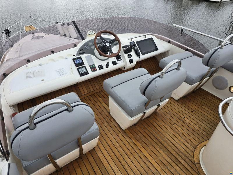 Fairline Phantom 43 Fly