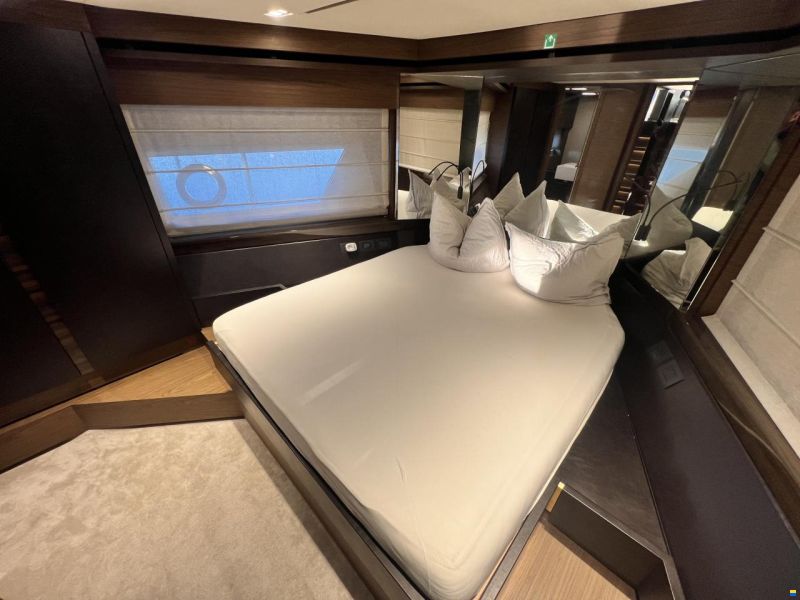 Ferretti 670 fly