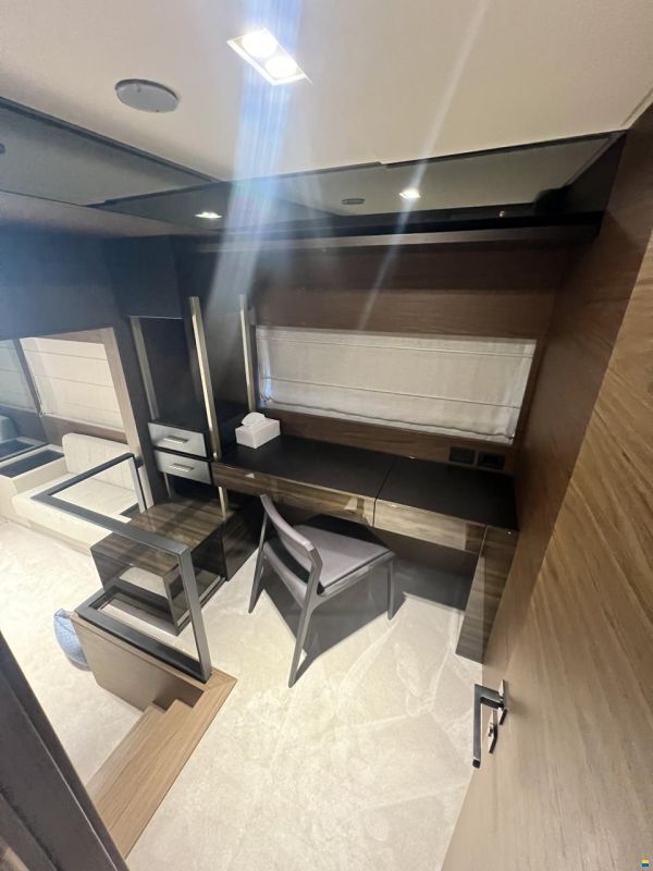 Ferretti 670 fly