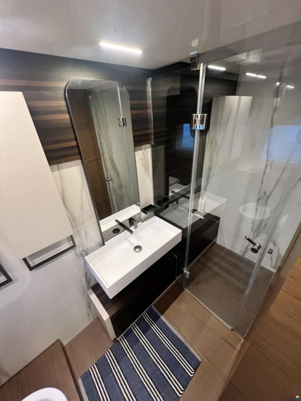 Ferretti 670 fly