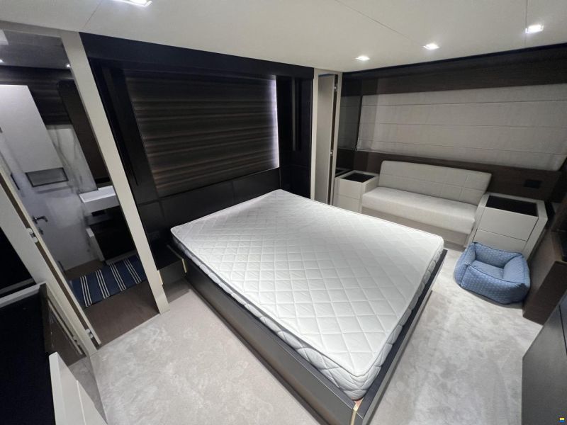 Ferretti 670 fly