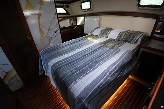 Silverton 40 Aft Cabin