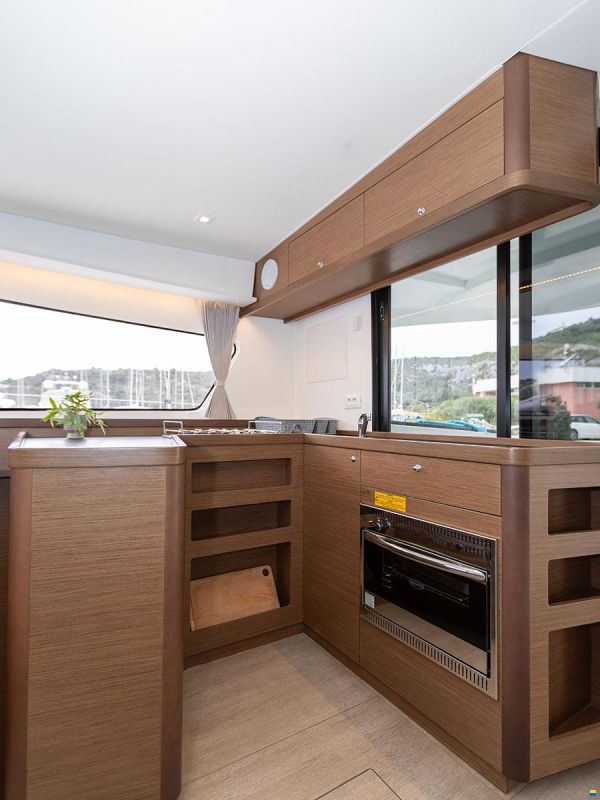 Lagoon 42