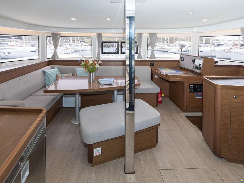 Lagoon 42
