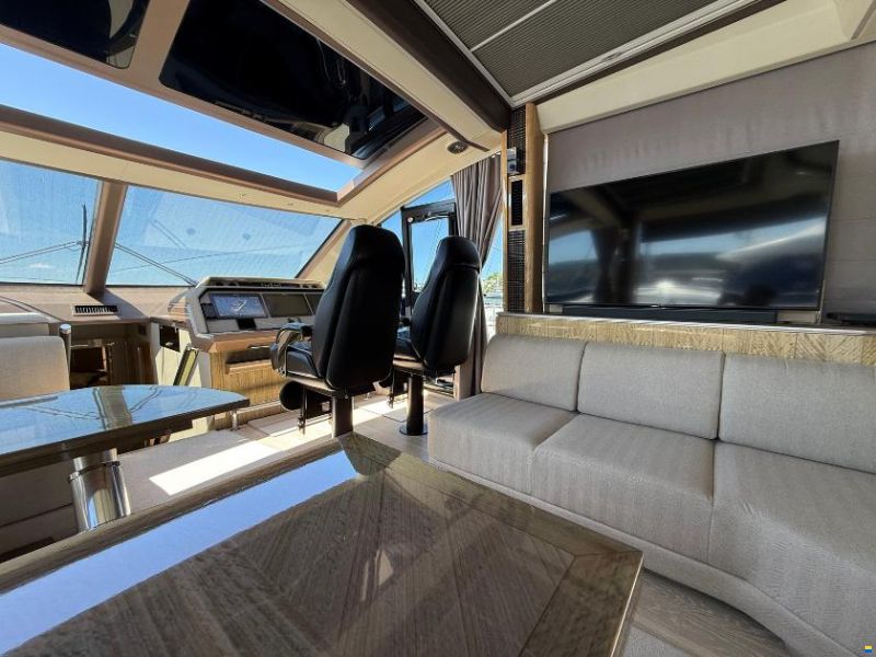 Galeon 700 Sky