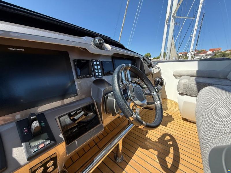Galeon 700 Sky