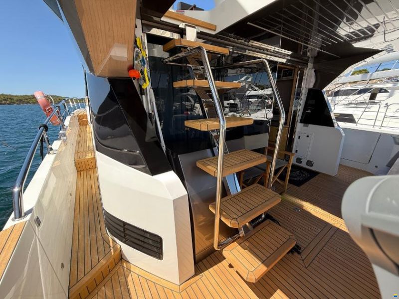 Galeon 700 Sky