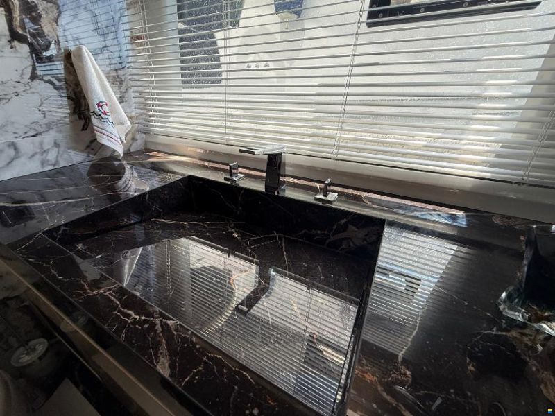 Galeon 700 Sky