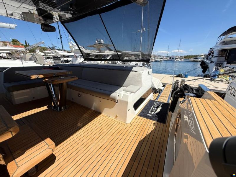 Galeon 700 Sky
