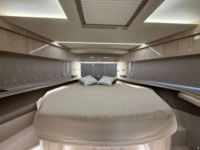 Galeon 700 Sky
