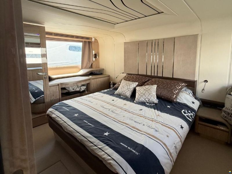 Galeon 700 Sky