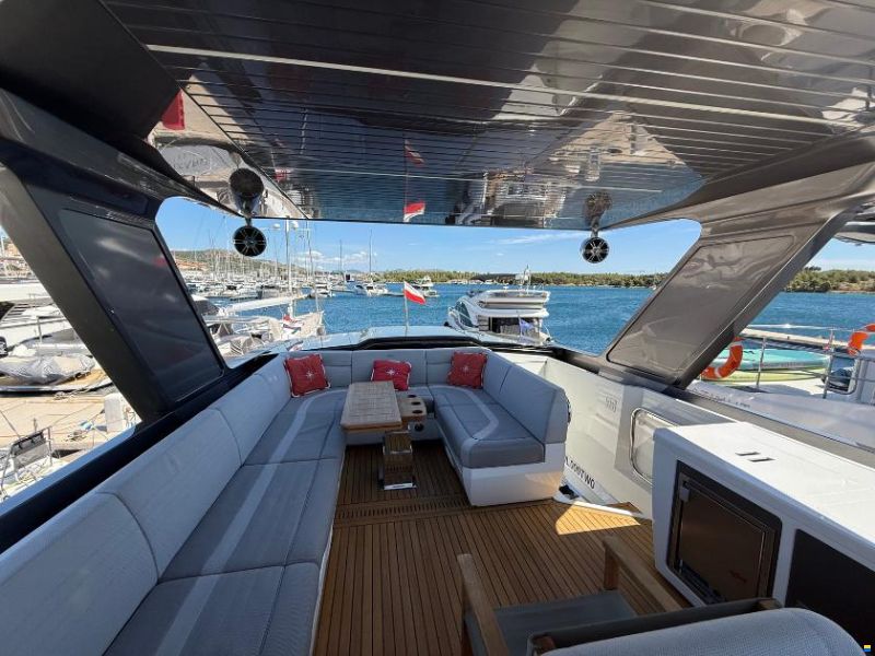 Galeon 700 Sky