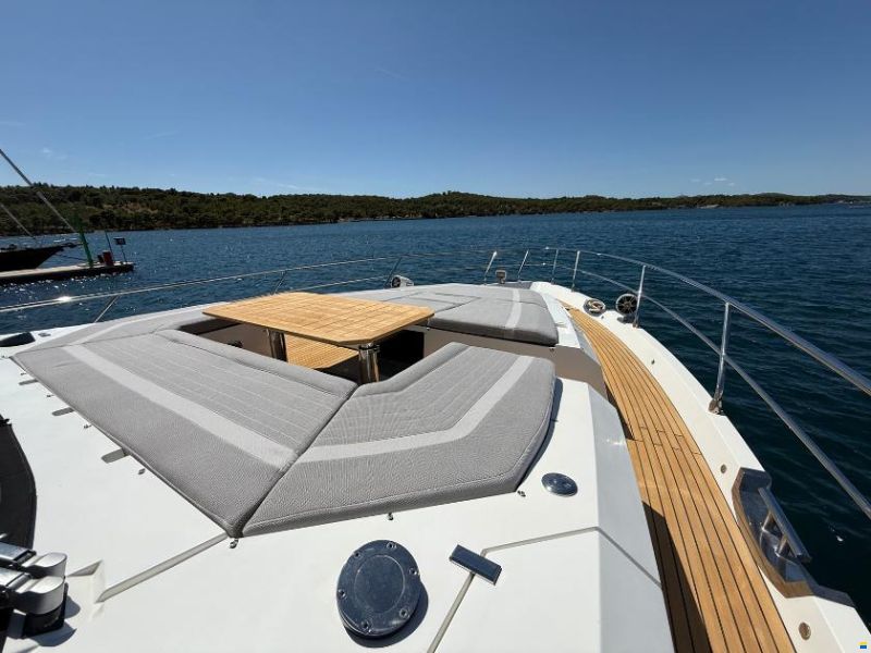Galeon 700 Sky