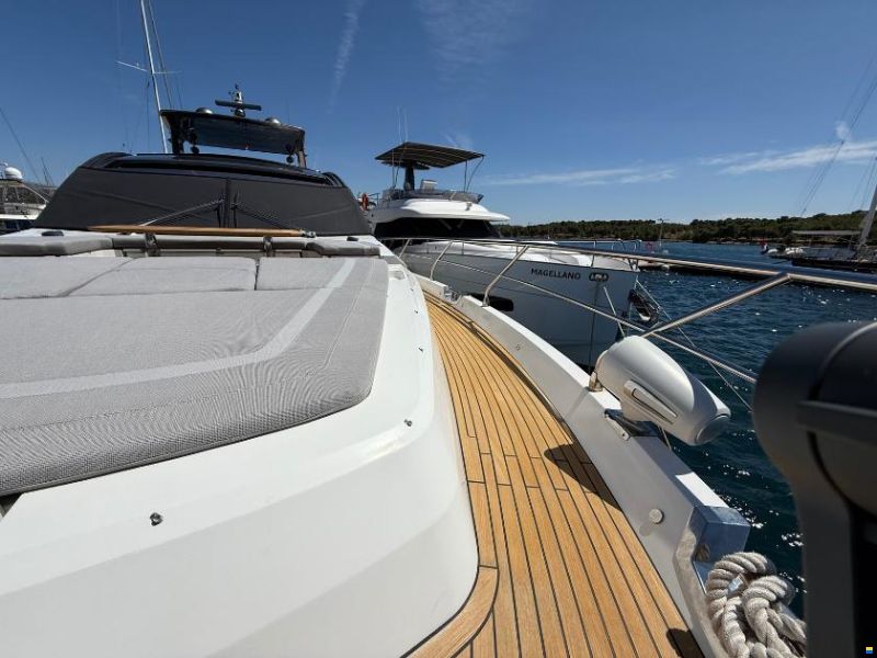 Galeon 700 Sky