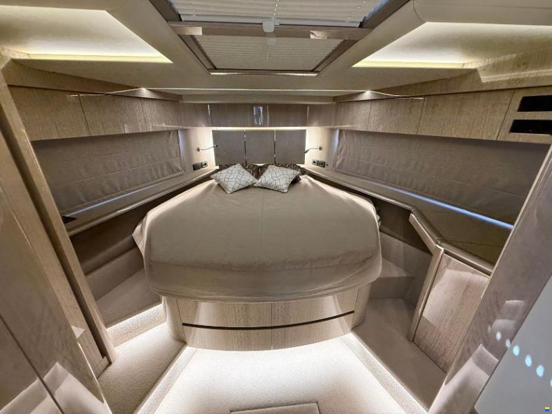 Galeon 700 Sky