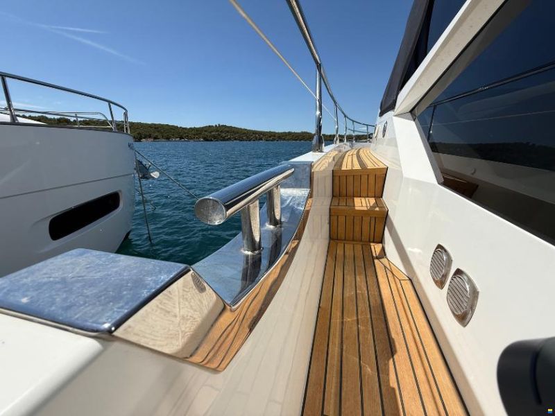 Galeon 700 Sky