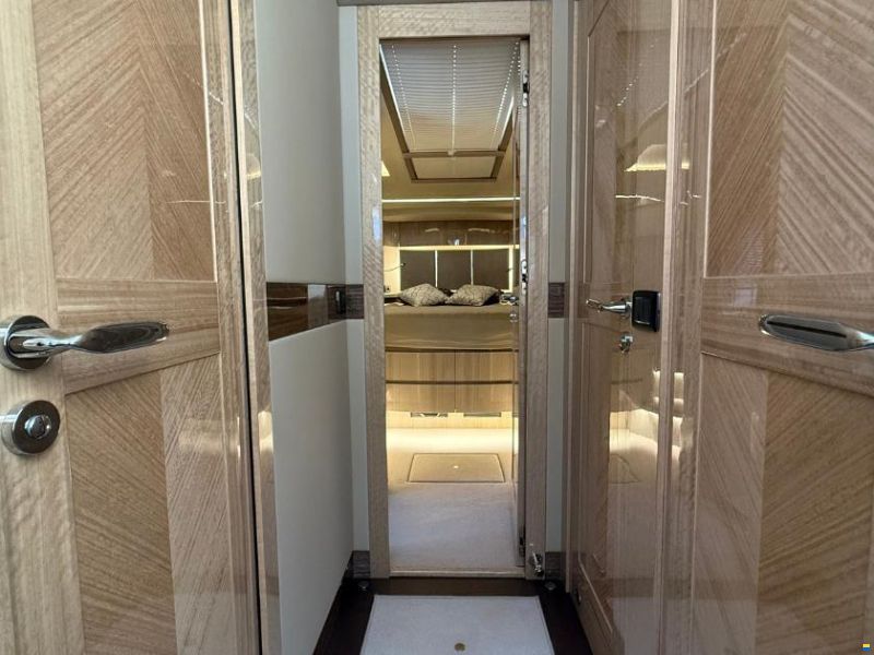 Galeon 700 Sky