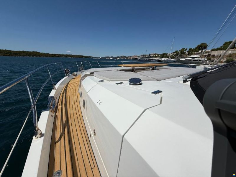 Galeon 700 Sky