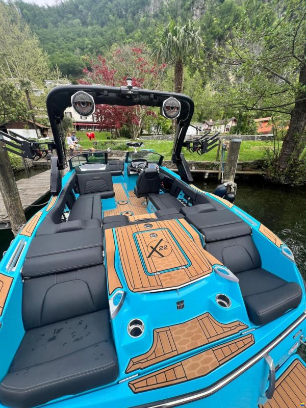 MasterCraft X22 Wakeboard & Wakesurf