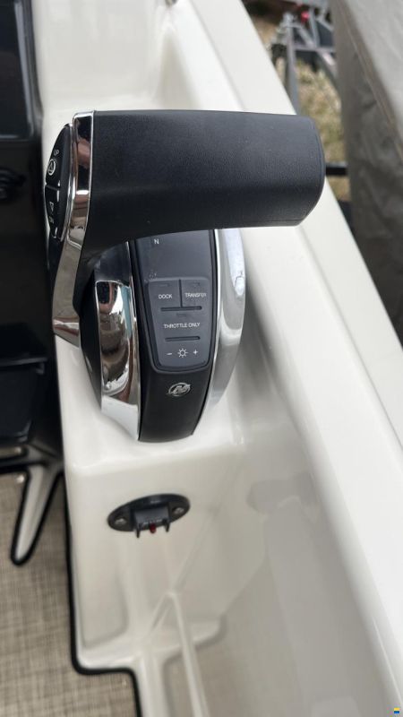 Quicksilver 675 Sundeck