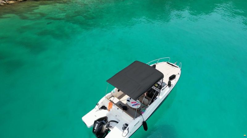 Quicksilver 675 Sundeck