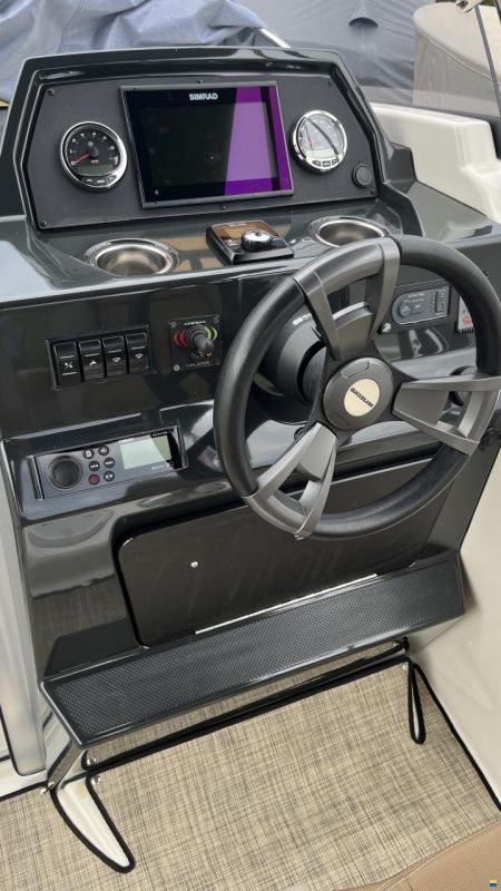 Quicksilver 675 Sundeck