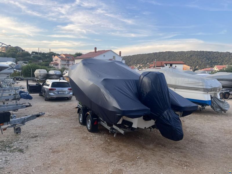 Quicksilver 675 Sundeck