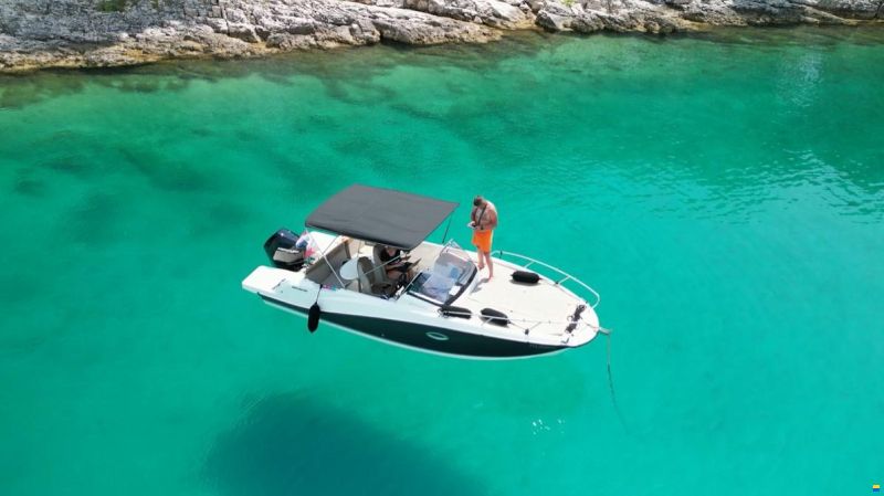 Quicksilver 675 Sundeck