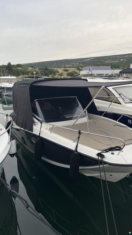 Quicksilver 675 Sundeck
