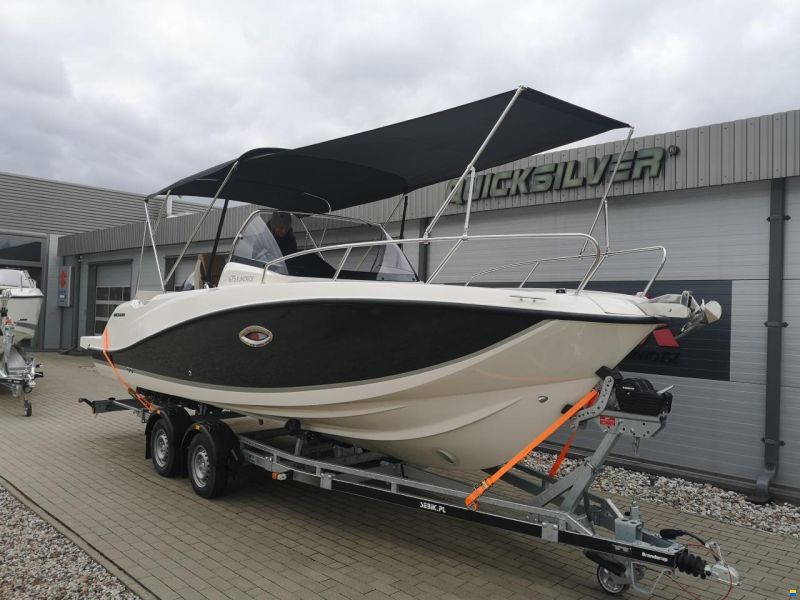 Quicksilver 675 Sundeck