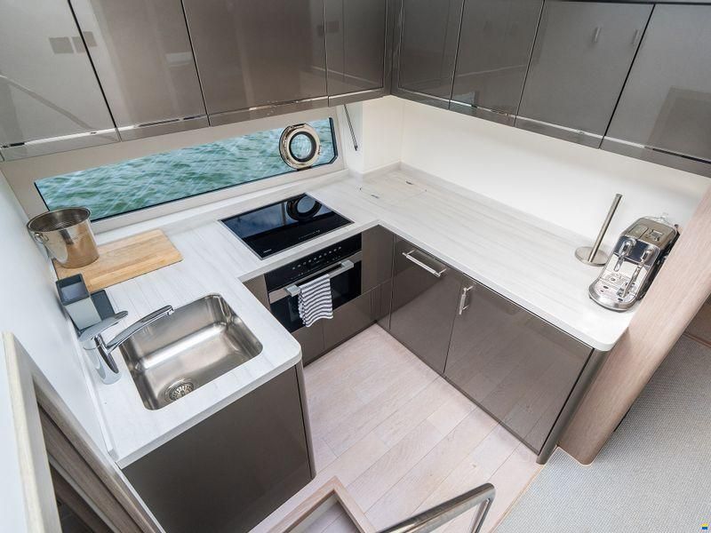 Sunseeker Predator 60 Evo