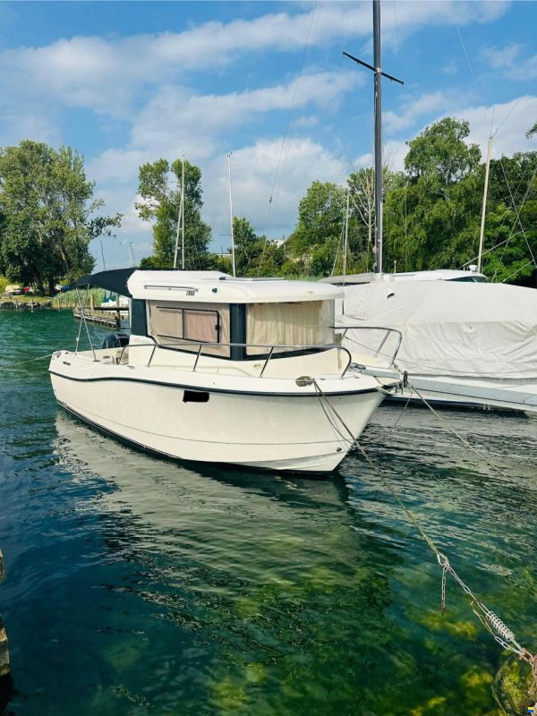 Quicksilver Pilothouse 675