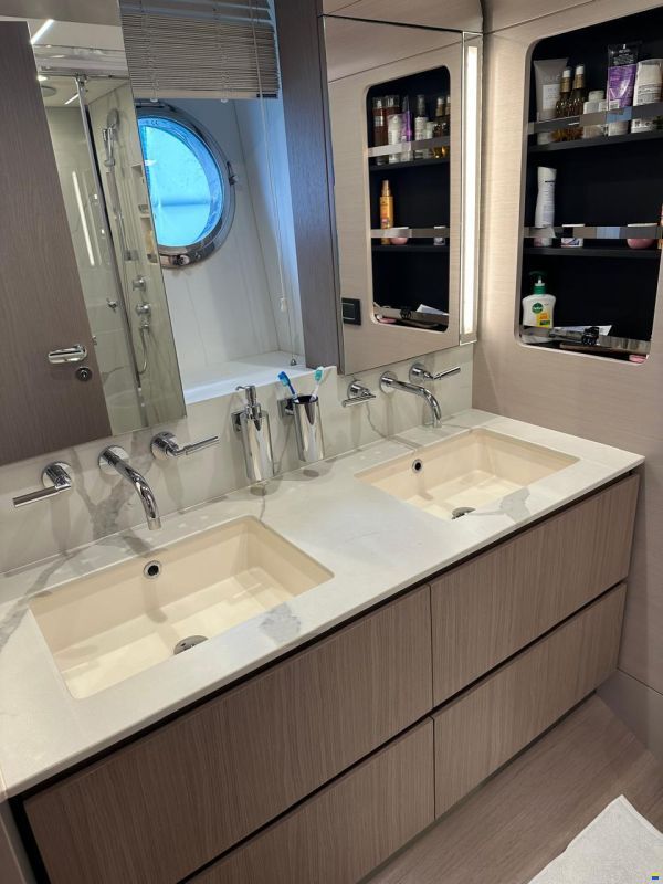 Azimut Flybridge 72