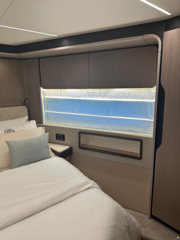Azimut Flybridge 72