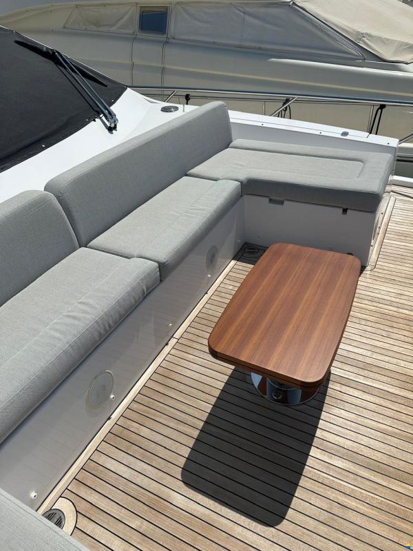 Azimut Flybridge 72