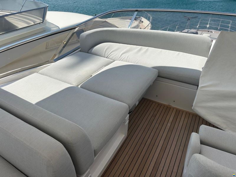 Azimut Flybridge 72