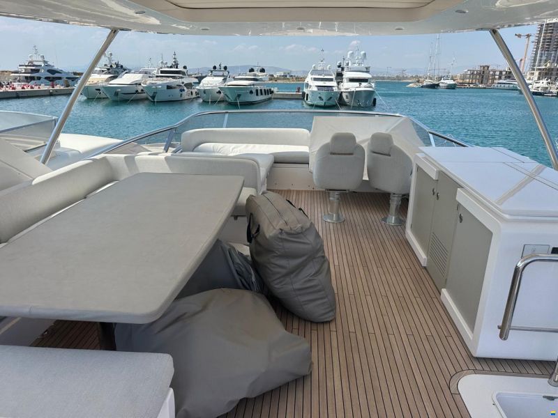 Azimut Flybridge 72