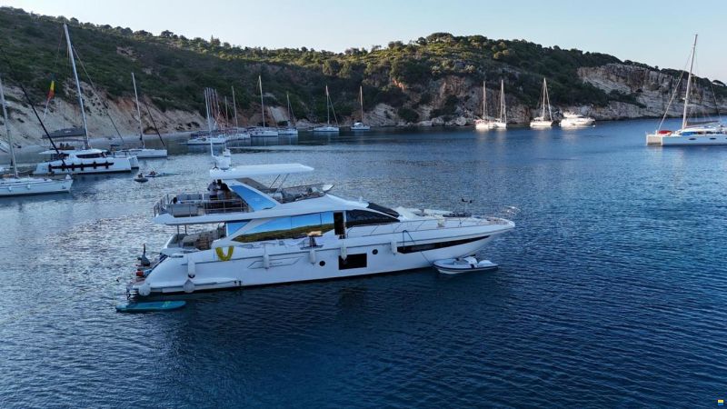 Azimut Flybridge 72