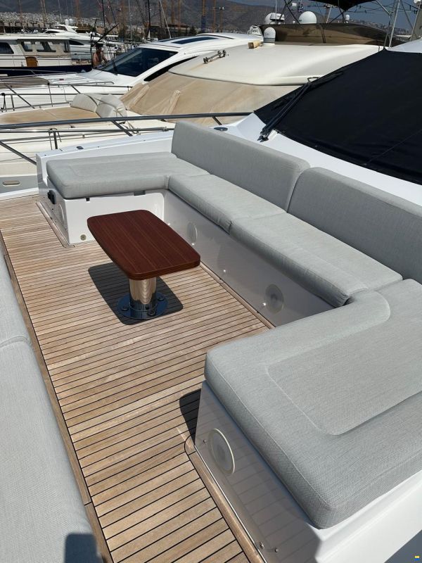 Azimut Flybridge 72