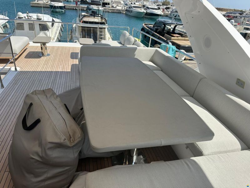 Azimut Flybridge 72