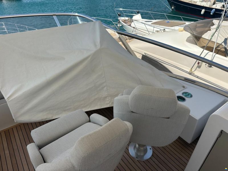 Azimut Flybridge 72