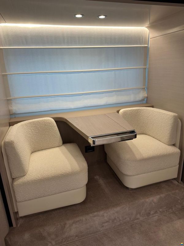 Azimut Flybridge 72