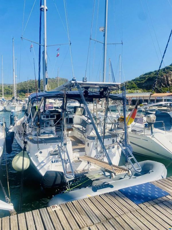 HuntYachts HUNTER 45DS | strong deck saloon yacht