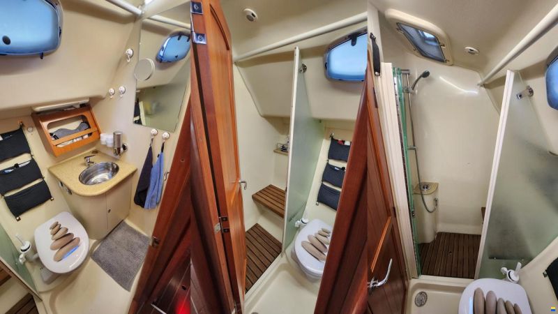 HuntYachts HUNTER 45DS | strong deck saloon yacht