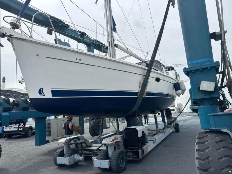 HuntYachts HUNTER 45DS | strong deck saloon yacht
