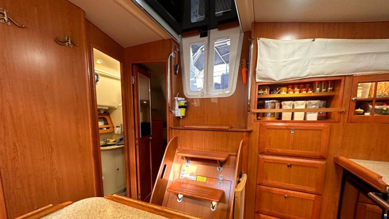 HuntYachts HUNTER 45DS | strong deck saloon yacht