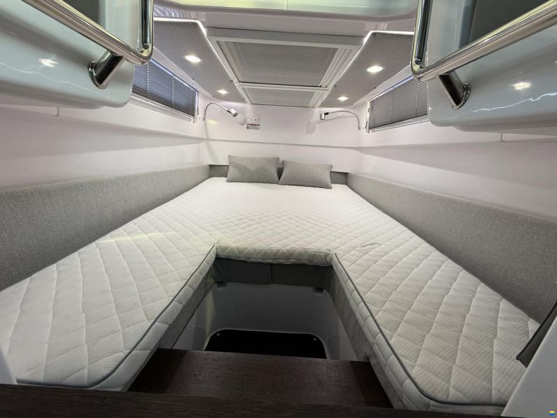 Axopar 37 XC Cross Cabin