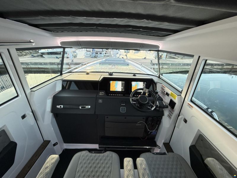 Axopar 37 XC Cross Cabin